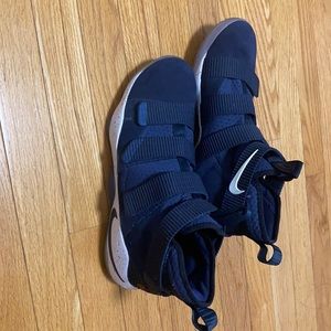 Nike Lebron Soldier XI